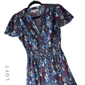 LOFT | NWOT FLORAL PEACOCK MIDI DRESS RUFFLE HEM SHORT SLEEVES BLUE | SM PETITE